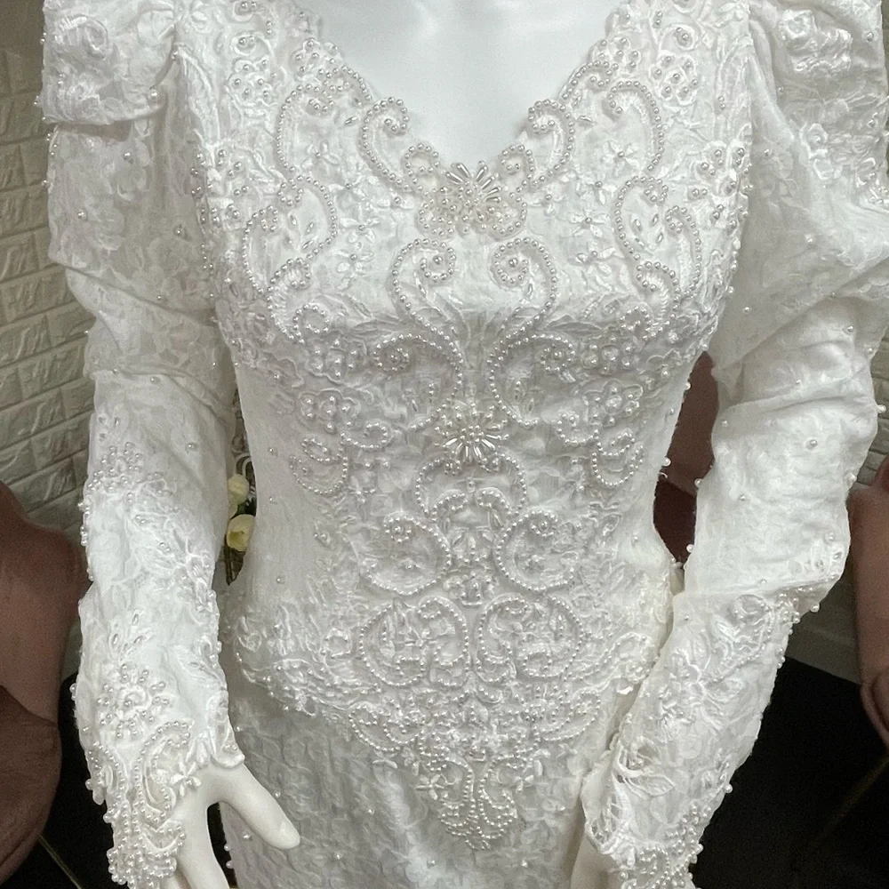 Vintage Pearl Wedding Gown - Picture 7 of 8